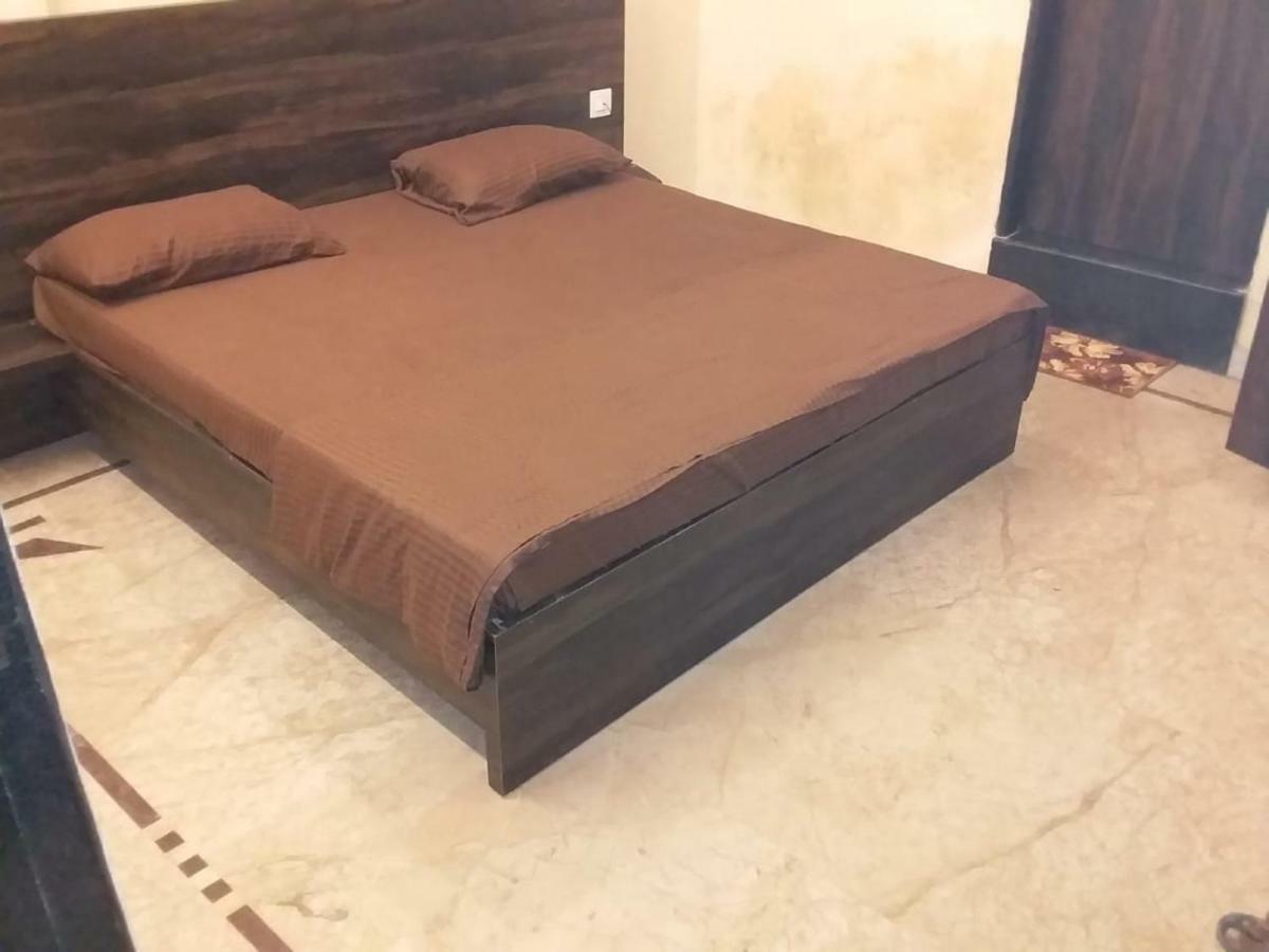 Nikunj Ashram Ξενοδοχείο Vrindāvan Εξωτερικό φωτογραφία