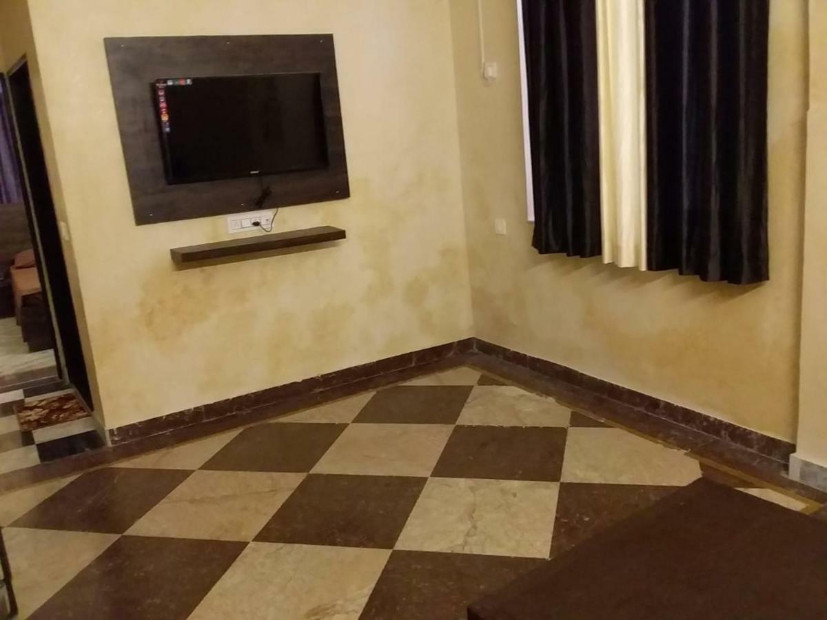 Nikunj Ashram Ξενοδοχείο Vrindāvan Εξωτερικό φωτογραφία